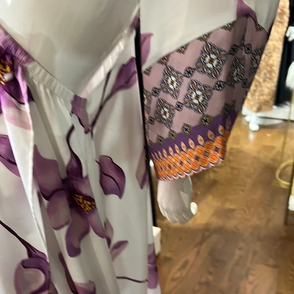 Floral V-Neck Maxi Dress - Picture 2 of 3